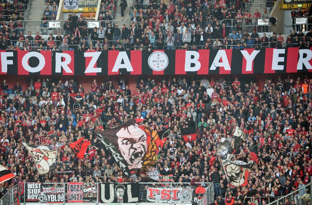 Platz 9 – Bayer 04 Leverkusen: Im Gegensatz zu den neun anderen Bundesligisten in Mitgliedervergleich verliert Bayer 04 als einziger Klub an Vereinsmitgliedern. Mit einem Minus von 12 Prozent in dieser Saison kommen die Leverkusener aktuell nur noch auf 28 300 Anhänger.