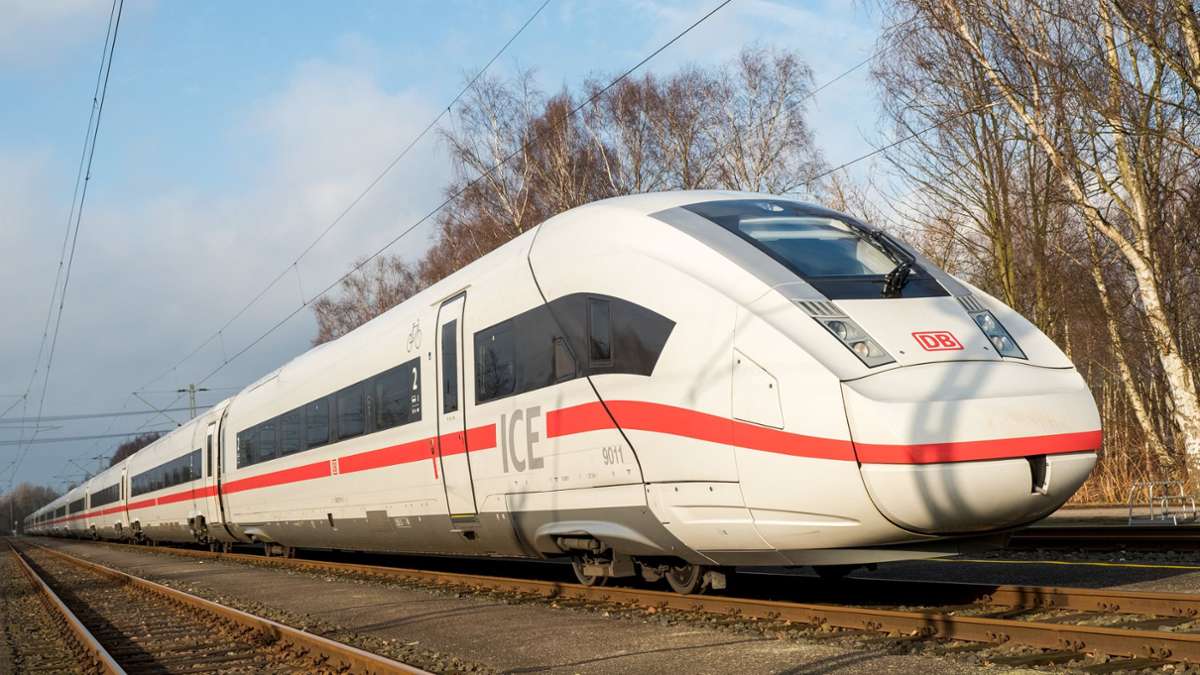 ICE als Paketdienst missbraucht: Herrenloses Paket – Polizei räumt Zug in Hamburg