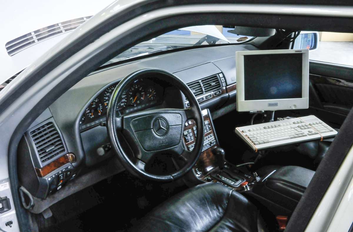 Mit dem W140 500 SEL experimentierte Mercedes bereits 1994 am autonomen Fahren.