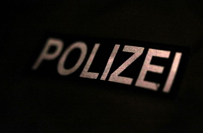 Stuttgart-Zuffenhausen: Betrunkener E-Scooter-Fahrer tritt Polizisten