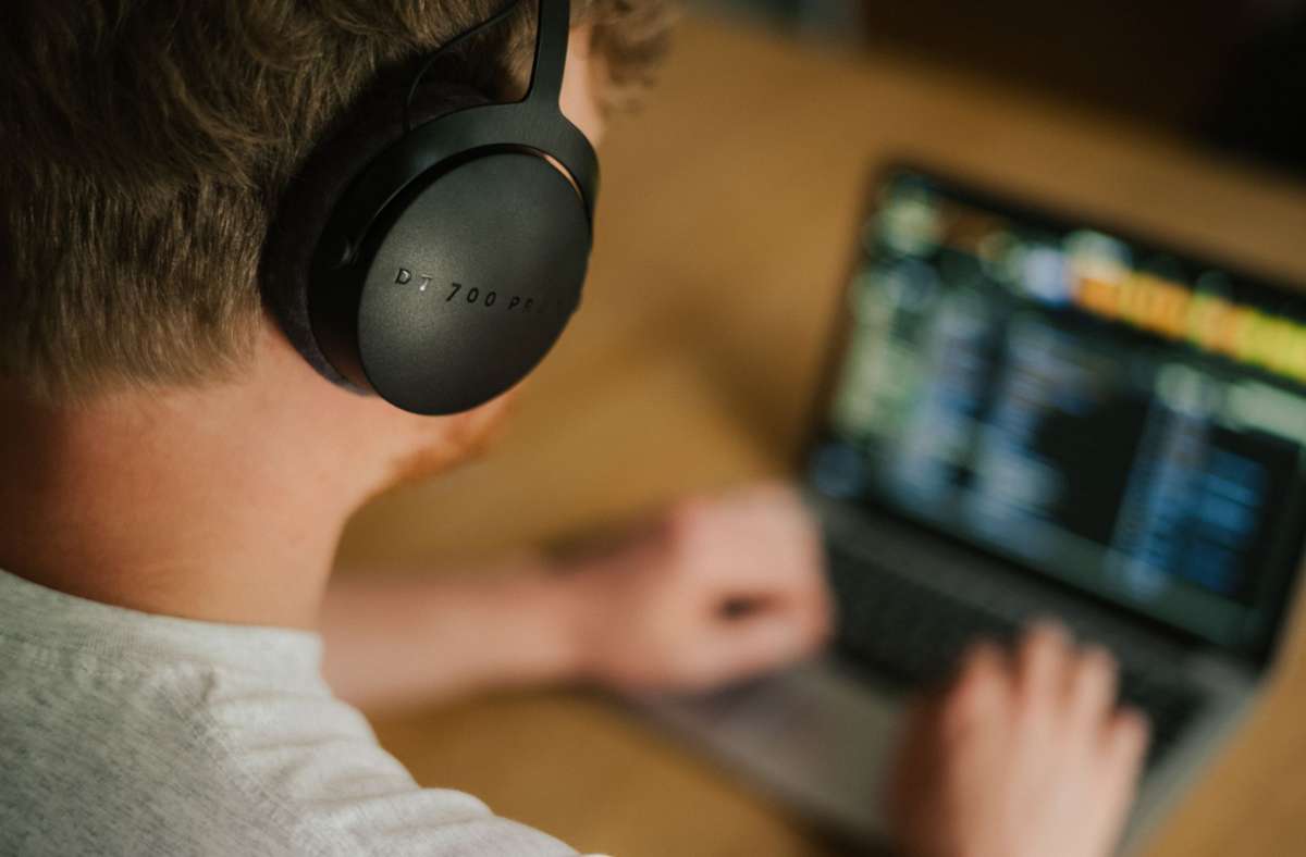 In der Coronakrise sind deshalb auch Beyerdynamics Studio-Kopfhörer, Headsets und Homeoffice-Produkte gefragt – die Kopfhörer sollen sich zum Arbeiten, Telefonieren, Streamen, Musikhören wie auch Gaming eignen.