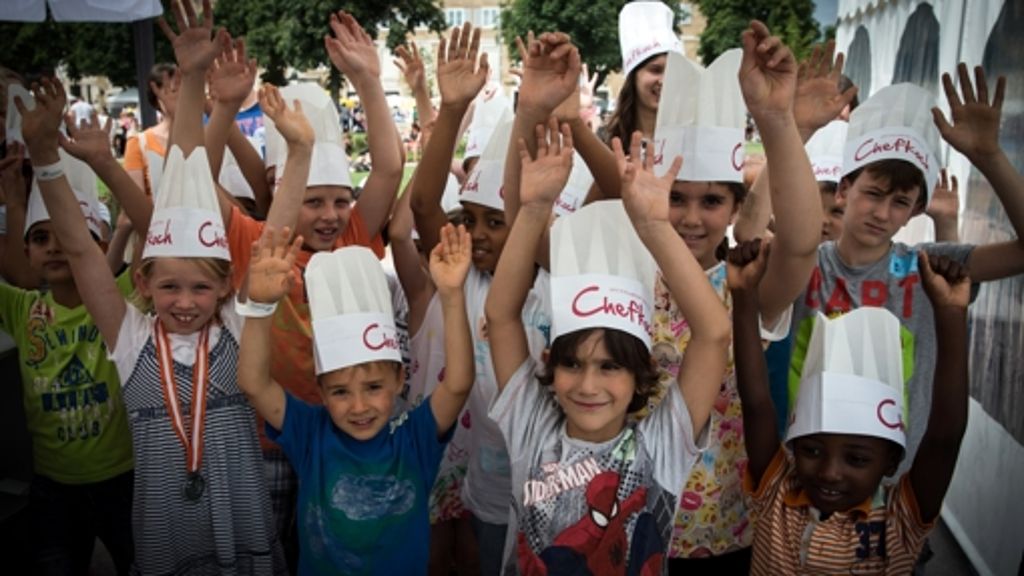  Kleine Köche ganz groß: In der Kochschule der Stuttgarter Zeitung, die einen Stand auf dem Kinder- und Jugendfestival hat, lernen Kinder wie man ganz einfach Gerichte zubereitet – die sogar mit Gemüse lecker schmecken. 