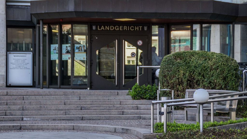 Überfall auf Tankstelle in Esslingen: Anklage wegen räuberischer Erpressung und Beihilfe