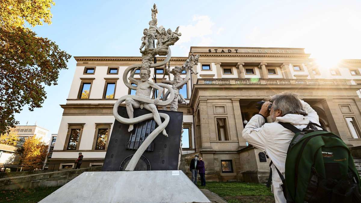 Streit über  Stuttgart-21-Denkmal vor  Stadtpalais: Beifall  für die Lenk-Skulptur