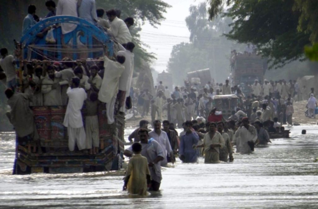 In Asien – wie hier in Pakistan – dürften Überschwemmungen häufiger werden. Ein noch größeres Problem sieht der Weltklimarat aber darin, dass mehr Menschen wegen zunehmender Hitze sterben werden.