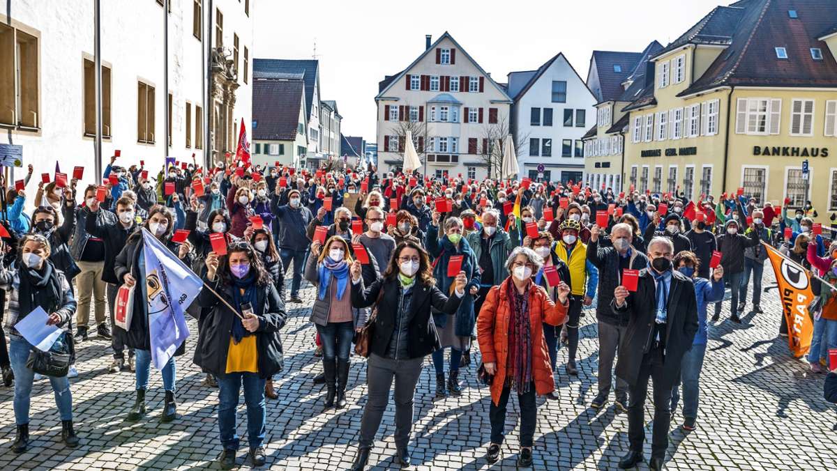 Gegendemonstration in Göppingen: Bündnis zeigt der AfD die Rote Karte