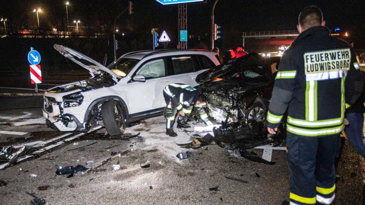 B27 bei Ludwigsburg-Nord: Unfall fordert drei Verletzte