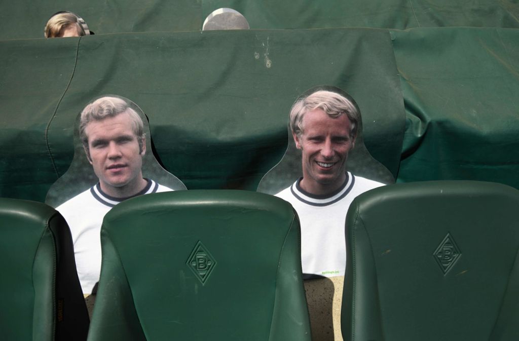 Legenden von Borussia Mönchengladbach: Klaus-Dieter Sieloff and Berti Vogts (rechts) als Pappkameraden.