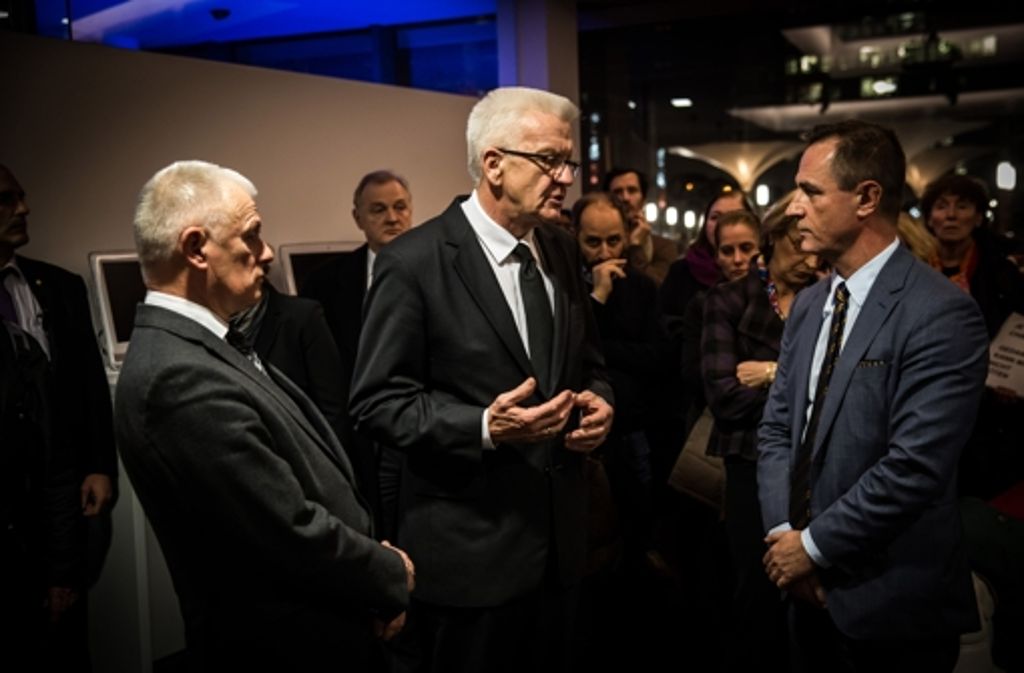 OB Kuhn und Ministerpräsident Kretschmann im Gespräch mit dem französischen Generalkonsul Nicolas Eybalin.
