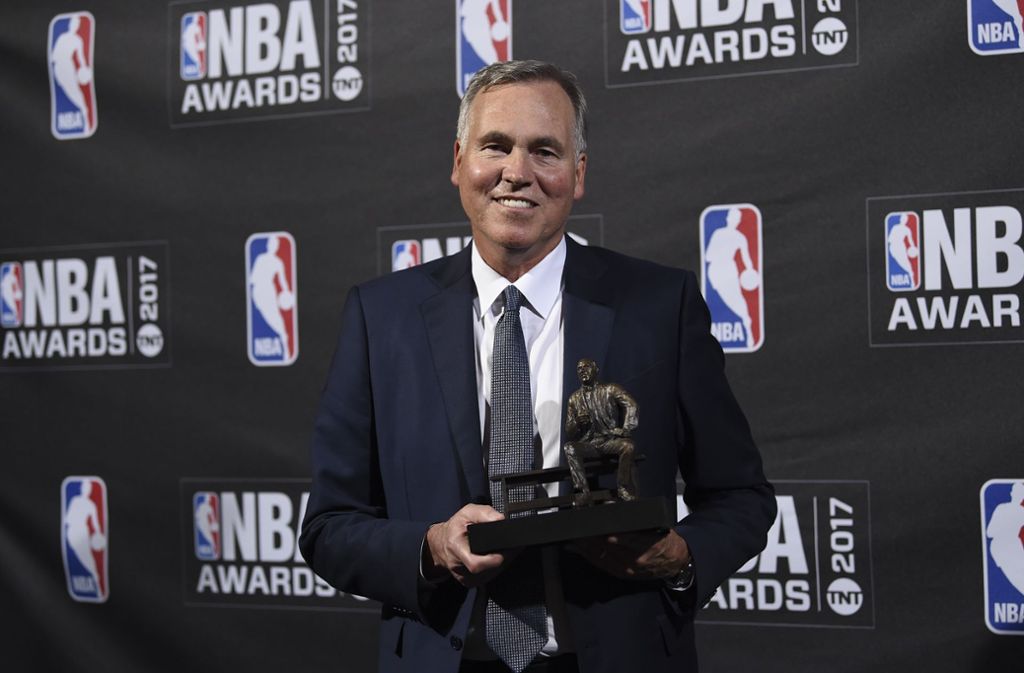 Mike D’Antoni (Houston Rockets) konnte sich bereits zum zweiten Mal über die Auszeichnung als Trainer des Jahres freuen.