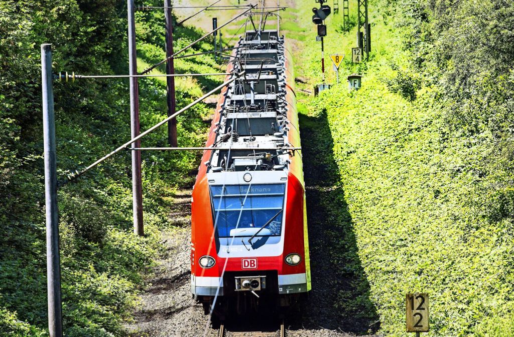 Ein zweispuriger Ausbau der Bahntrasse ist teuer, auch weil die topografische Lage schwierig ist. Foto: Archiv (7aktuell.de//Karsten Schmalz)