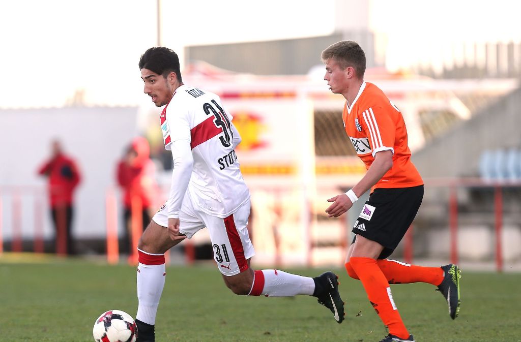 Das erst 18-jährige Talent des VfB Stuttgart, Berkay Özcan, erzielte das einzige Tor beim 1:0-Sieg gegen den FC Lausanne-Sport