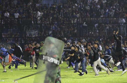 Tragödie bei einem indonesischen Fußballspiel. Mehr als 120 Menschen kamen ums Leben. Foto: dpa/Yudha Prabowo