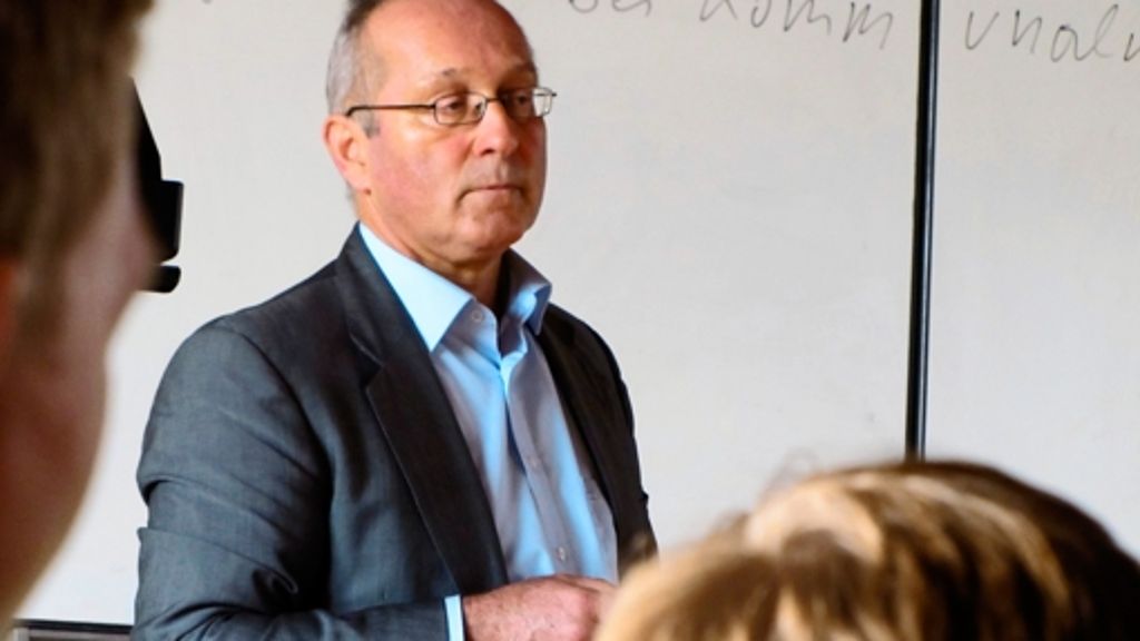  Nikolaus Tschenk, der Abgeordnete der Grünen im Landtag, hat am Mittwoch, 5. Dezember, im Paracelsus-Gymnasium Hohenheim unterrichtet. 