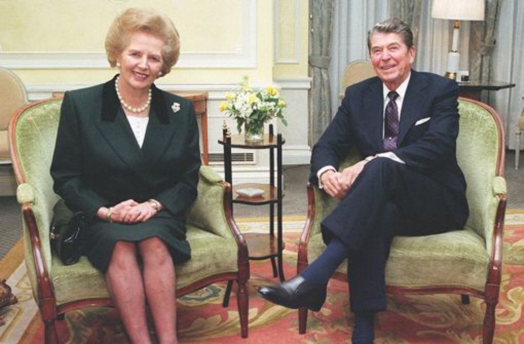 So manch ein Politiker hat sich an der streng konservativen britischen Ex-Premierministerin die Zähne ausgebissen. Reagan besuchte Thatcher im Juni 1982 trotzdem in Windsor.