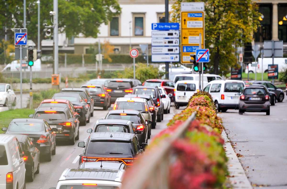 2020 war nur noch in Stuttgart und Ludwigsburg auf einzelnen Straßenabschnitten mit zusammen knapp 800 Metern Länge der Grenzwert für die Belastung mit Stickstoffdioxid überschritten worden (Symbolbild). Foto: Lichtgut/Max Kovalenko