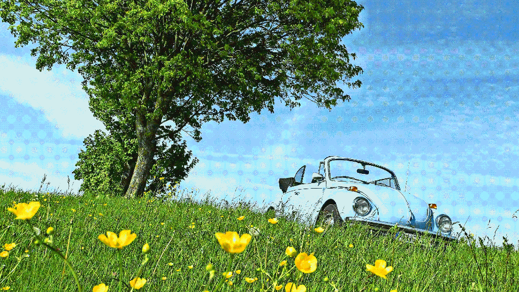  Auf einer Landpartie durch Oberbayern erleben Cabriofahrer in historischen VW-Käfern eine Zeitreise zurück in die Urlaubswelt der siebziger Jahre. 