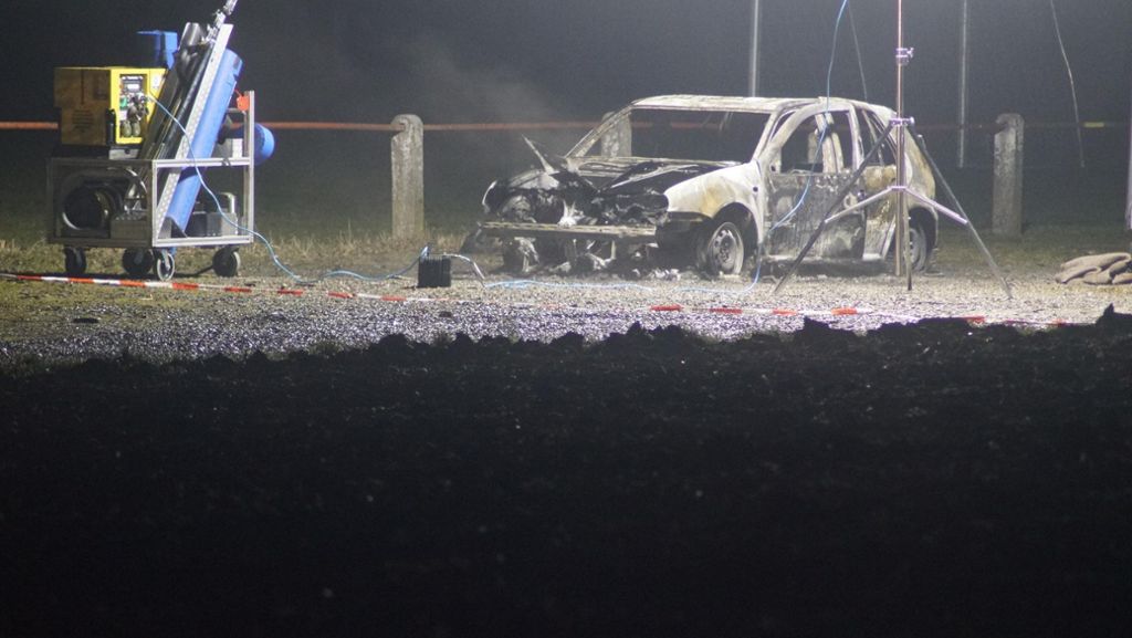 Bad Rappenau: Verbrannte Leiche neben Auto entdeckt