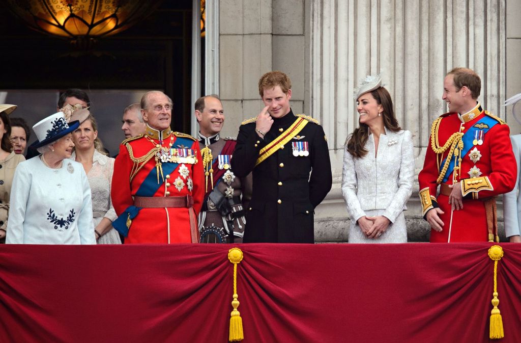 Die britische Königsfamilie scheint ein humorvoller Haufen zu sein. Vermutlich wird auch das Weihnachtsfest weniger förmlich als man das zunächst annehmen würde. Vor allem wenn Prinz Philip zugegen ist, kann stimmungsmäßig eigentlich nichts mehr schief gehen.