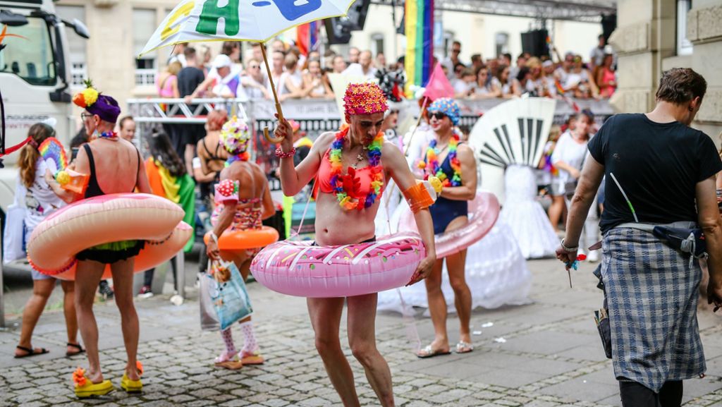 CSD-Festival in Stuttgart: Die Regenbogen-Community feiert auch im Regen