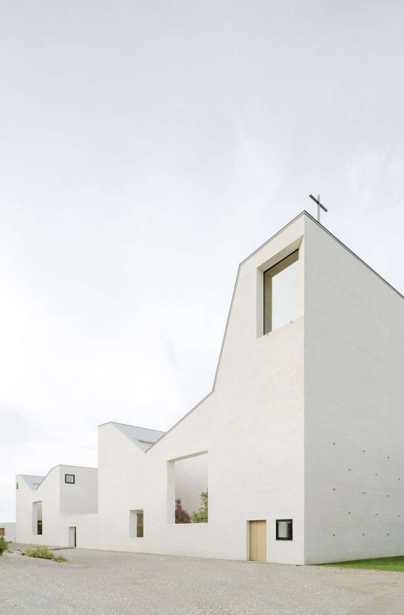 Den „Großen Hugo“ – den Hugo-Häring-Landespreis, Baden-Württembergs höchste Architekturauszeichnung, erhielt die Kirche in Karlsruhe 2021. Zwei Kirchengemeinden wurden zusammengelegt und erhielten einen Neubau mit Gemeindezentrum.