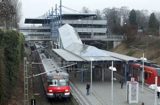 Die Menschen in Leinfelden-Echterdingen wehren sich dagegen, dass auf den S-Bahn-Gleisen auch Fernzüge fahren sollen. Foto: Rudel