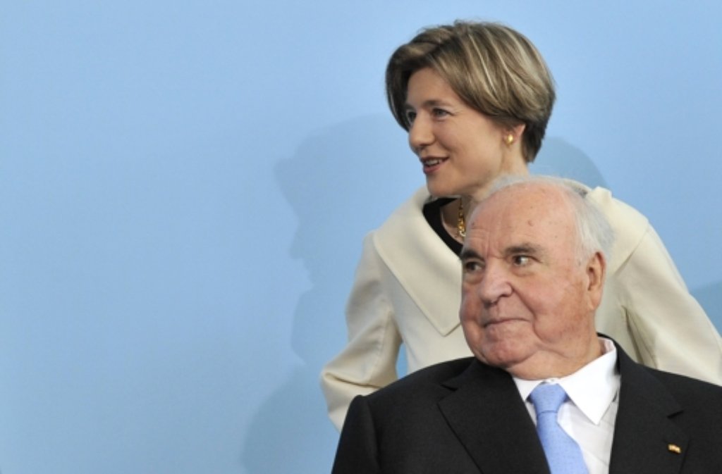 Seit 2008 ist Helmut Kohl mit der Volkswirtin und ehemaligen Journalistin Maike Richter verheiratet. Kritiker werfen ihr vor, sie habe Kohl von seinen Söhnen und vielen alten Weggefährten entzweit.