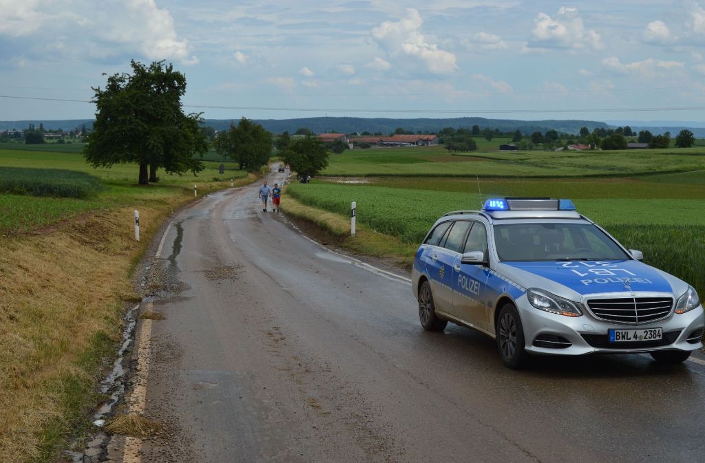 Die L1358 zwischen Kuppingen und Sulz am Eck war vom Unwetter besonders betroffen. Polizei und ...