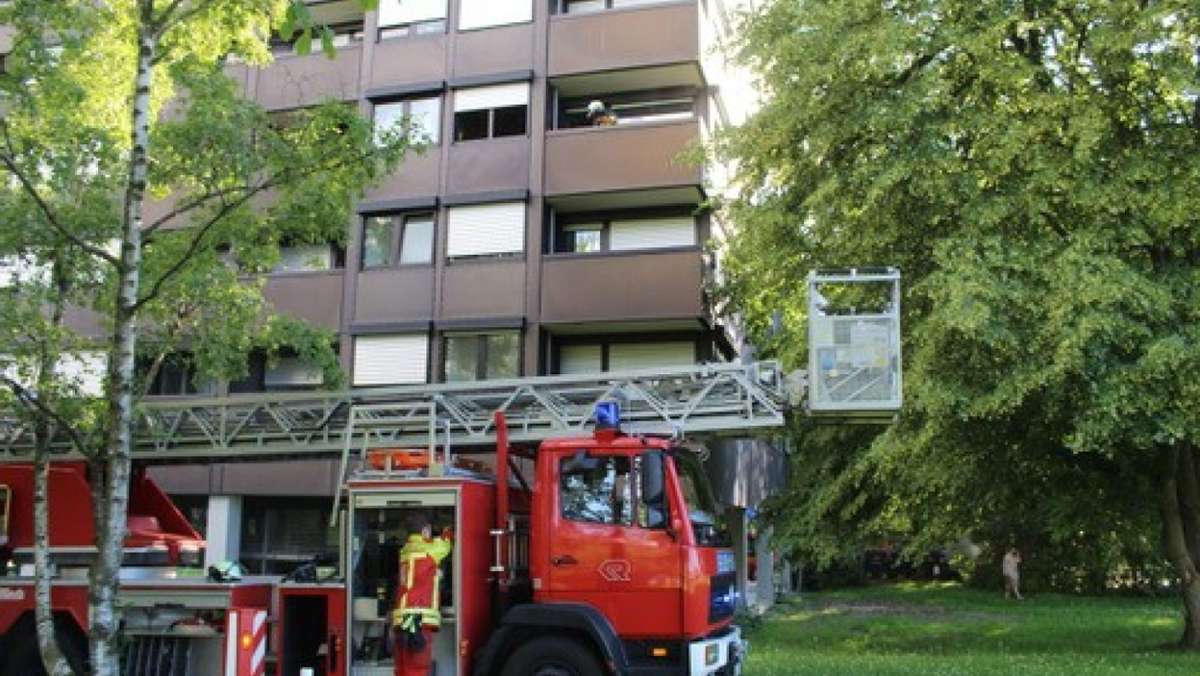 Polizeibericht aus Leonberg: Brennende Kerze löst Wohnungsbrand aus
