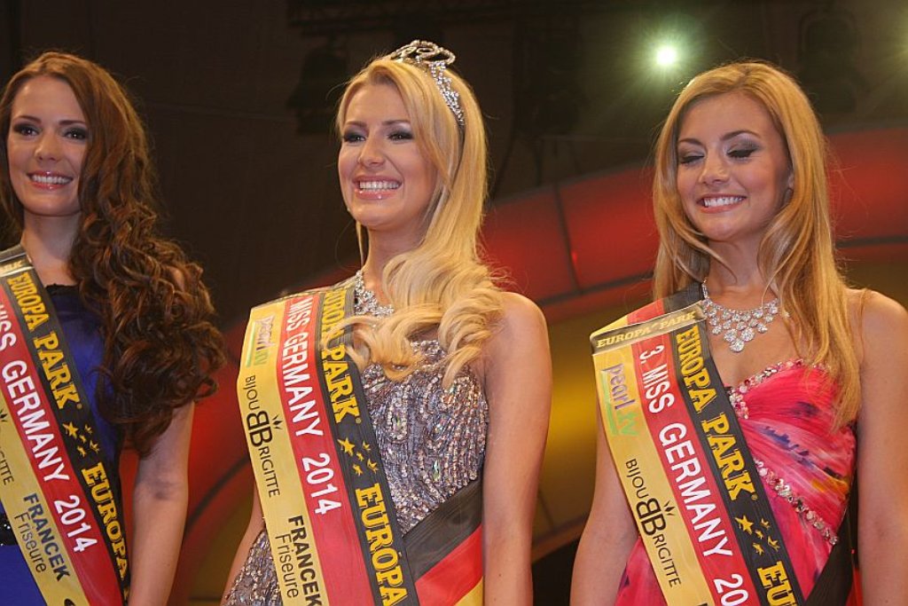 Vivien Konca (Mitte) ist die neue "Miss Germany" - und kann ihr Glück kaum fassen.