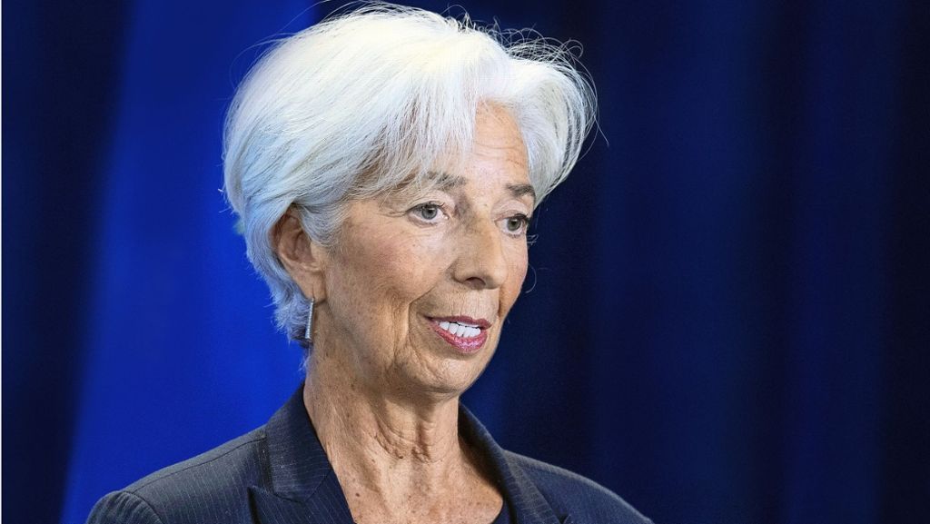  Bei ihrem ersten öffentlichen Auftritt vor einem größeren Publikum formuliert die Chefin der Europäischen Zentralbank, Christine Lagarde, klare Forderungen an die Politik. 