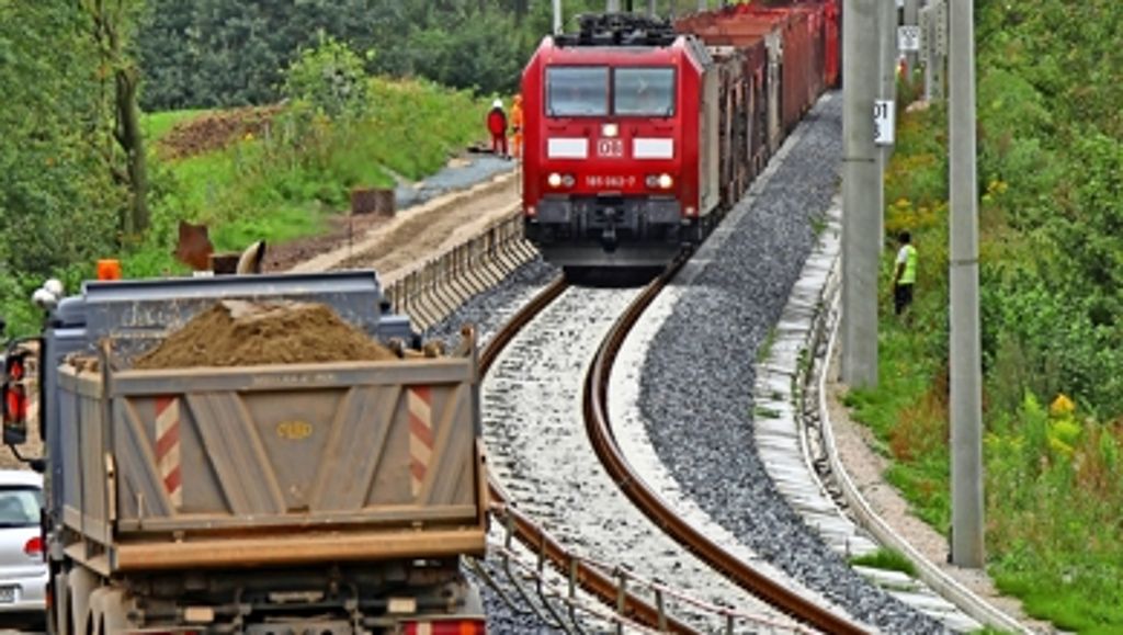  Entsorger aus dem Raum Stuttgart kritisieren, dass sie beim Bauschutt nicht zum Zuge gekommen sind. Schuld daran sei die kompromisslose Ausschreibungspoltik der Bahn, so die Kritik. 