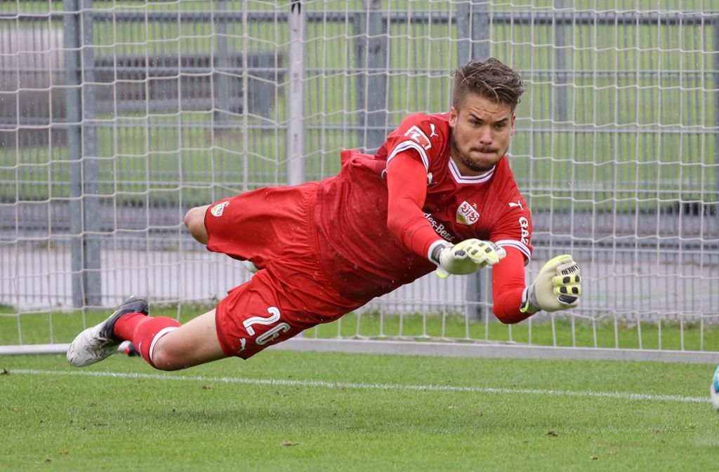 Alexander Meyer war Ersatztorhüter des VfB Stuttgart. Im Juli 2018 zog er sich einen Teilriss des Kreuzbandes zu und musste einige Zeit lang pausieren. Vor Beginn dieser Saison wechselte Meyer zum Zweitliga-Konkurrenten SSV Jahn Regensburg.