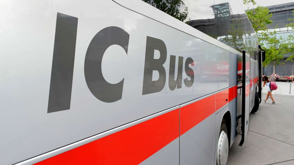 Nur noch bis Jahresende: Die Deutsche Bahn gibt Fernbusse auf –  Chance für Flixbus