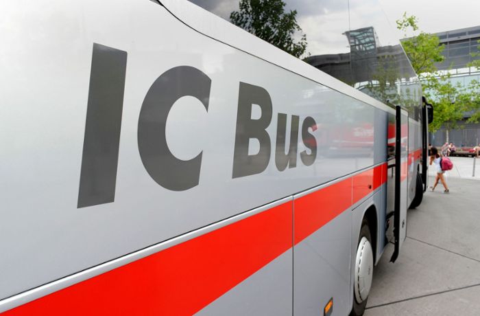 Die Deutsche Bahn gibt Fernbusse auf –  Chance für Flixbus