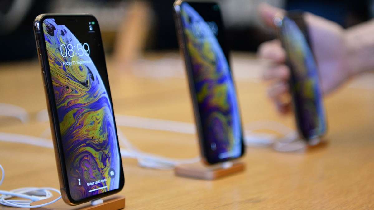  Apple hat als erst drittes US-Unternehmen die Umsatzmarke von 100 Milliarden Dollar in einem Quartal geknackt. Das iPhone sprang an die Spitze im Smartphone-Markt. 
