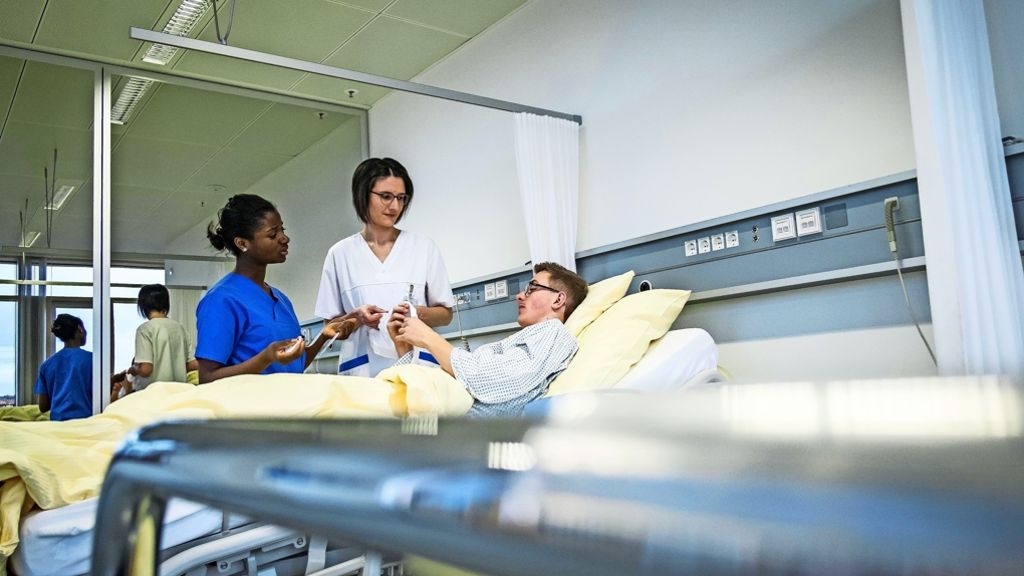 Gesundheits-Bachelor an Dualer Hochschule boomt: Bildungsschub für Pflegekräfte