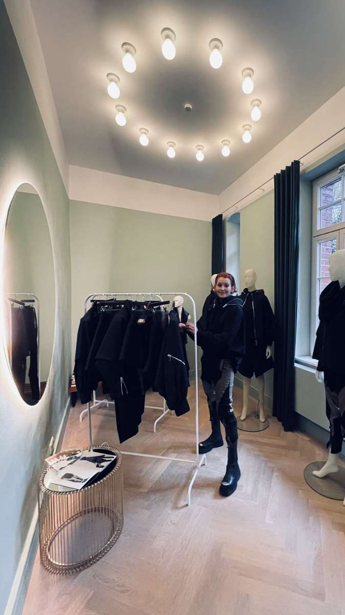 Bewundern, beschnuppern und shoppen kann man die außergewöhnlichen und extravaganten Teile von Maison Corinna Houidi ab sofort mit Terminvereinbarung in ihrem Showroom in Stuttgart-West.