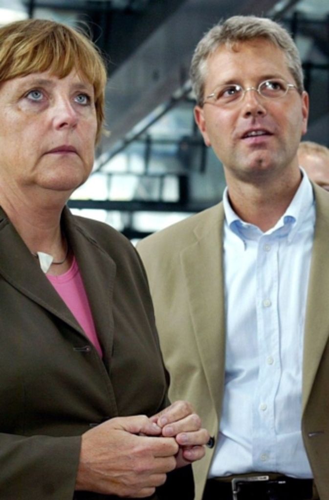 2005 wird er – hier gemeinsam mit Angela Merkel im Jahr 2004 – Parlamentarischer Geschäftsführer der Fraktion....