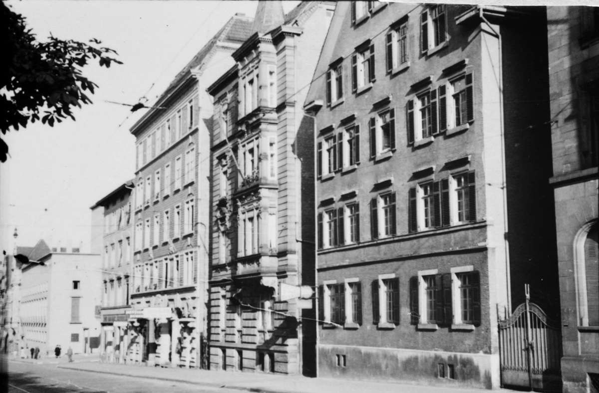 Für einen Maskenball im Saalbau Rosenau in der Rotebühlstraße 109b warben noch im Januar und Februar 1933 Anzeigen in der homosexuellen Zeitschrift „Das Freundschaftsblatt“.