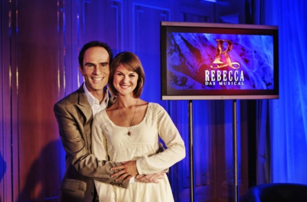 Lucy Scherer und Thomas Borchert sind derzeit noch in den Hauptrollen bei „Rebecca“ zu sehen.
