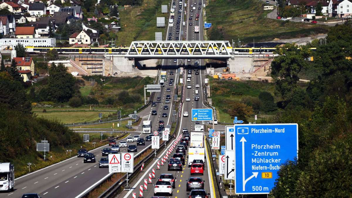Verkehr in Baden-Württemberg: Reisende kehren zurück - Staus im Südwesten erwartet