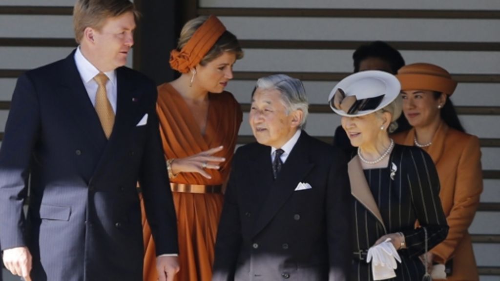  Willem-Alexander und Máxima der Niederlande sind zurzeit auf Japan-Reise. In Tokio wurde das Königspaar am Mittwoch von Kaiser Akihito, seiner Frau Michiko und Kronprinzessin Masako empfangen. 