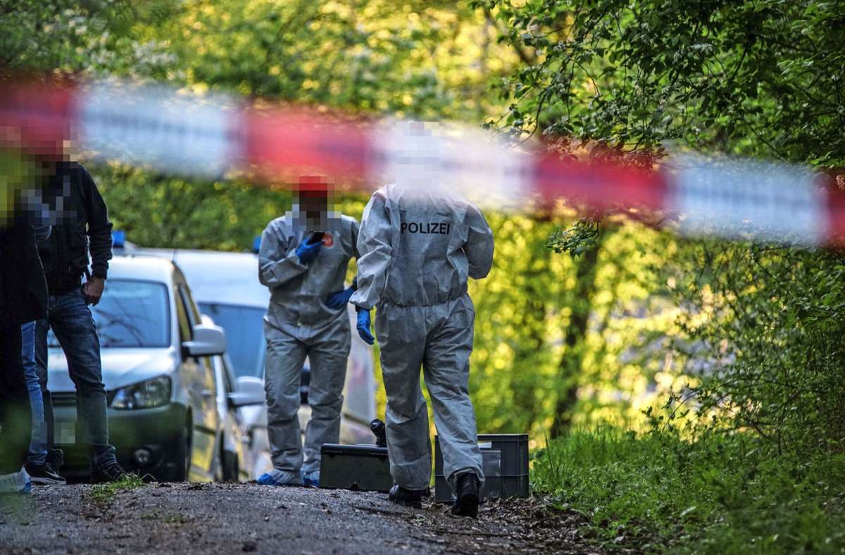 Am Ostermontag fanden Spaziergänger in einem Wald bei Esslingen-Sirnau die Leiche eines 59-Jährigen.
