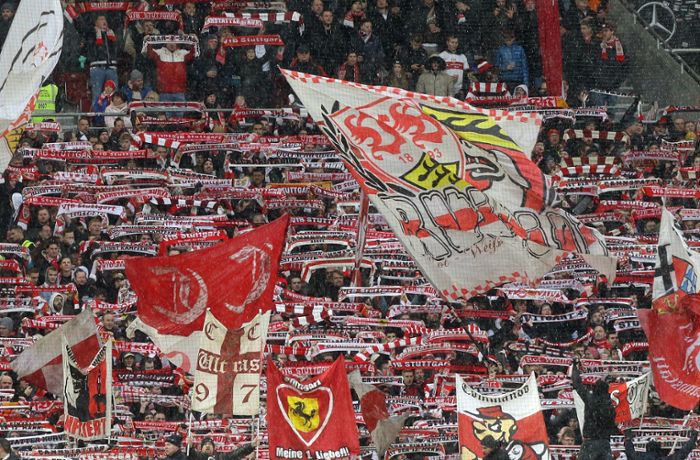 VfB Stuttgart News: VfB-Ultras übergeben Spendenscheck