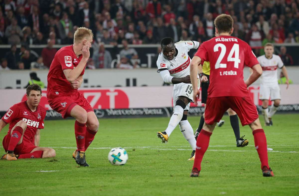 Wenig später gelingt dem eingewechselten Chadrac Akolo mit einem abgefälschten Flachschuss der umjubelte Treffer zum 2:1 für den VfB (90.+4).