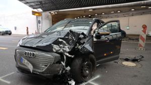 Schwanenplatztunnel in Stuttgart-Ost: Fahrbahn  Richtung Cannstatt nach Unfall wieder frei