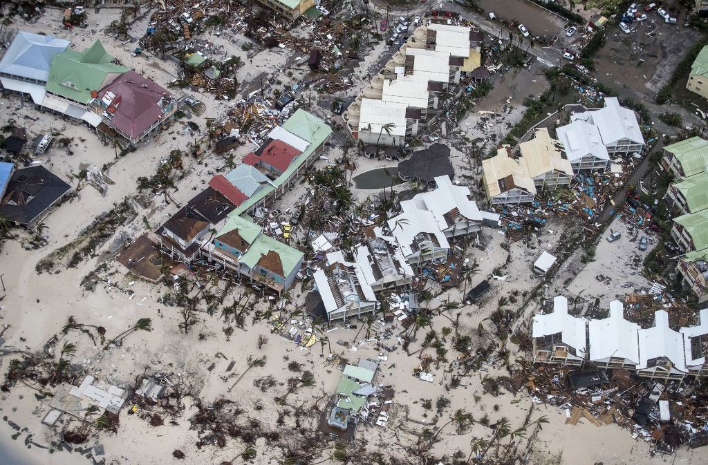 September: Schneise der Verwüstung – Der Hurrikan Irma trifft auf mehrere karibische Inseln und tötet dabei mehrere Menschen. Ein Großteil der Siedlungen werden zerstört, rund 60 Prozent der Bevölkerung sind obdachlos.