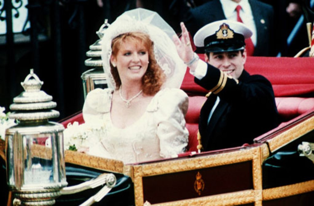 1986 läuteten die Hochzeitsglocken, zehn Jahre später folgte die Scheidung. Doch ganz glücklich sollen Sarah "Fergie" Ferguson und Prinz Andrew mit ihrer Trennung nie gewesen sein. Nun mehren sich Gerüchte, die beiden wollen einen zweiten Anlauf wagen.