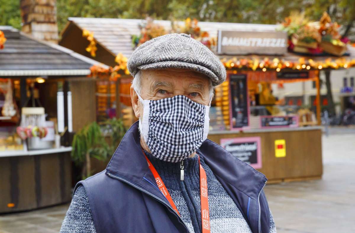 Winfried Krahl, 77, Rentner: „Grob verstehe ich die Regelungen. Erklären kann ich die nicht, aber ich kann erklären, was ich mache. Sofern ich im öffentlichen Bereich bin, trage ich eine Maske. Das ist nicht angenehm, aber sicherer.“